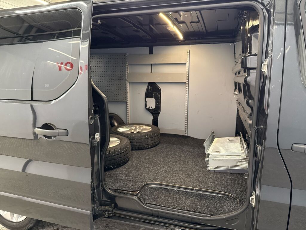 Opel Vivaro 2018 Musta