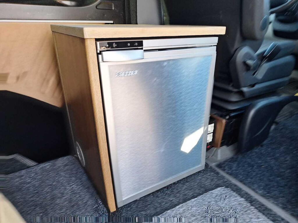 Mercedes-Benz Sprinter 2014 Ruskea (beige)