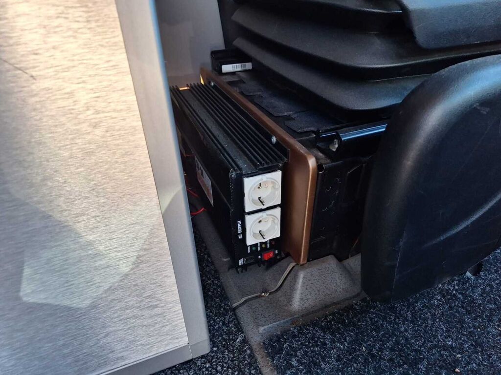 Mercedes-Benz Sprinter 2014 Ruskea (beige)