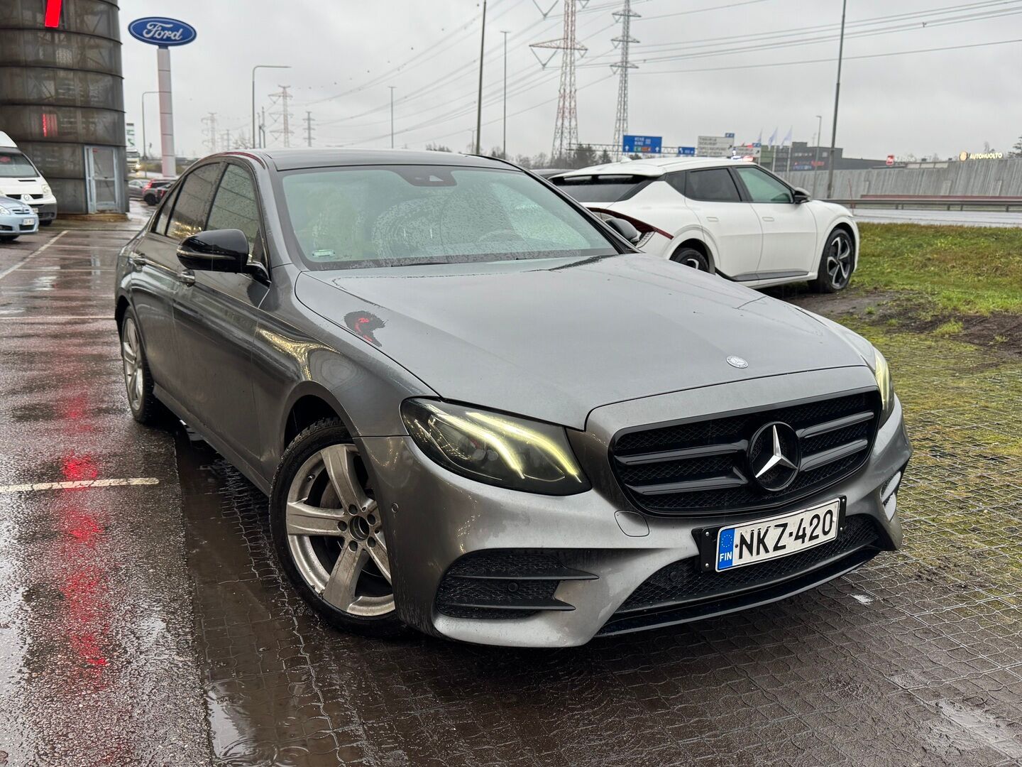 Harmaa Mercedes-Benz E