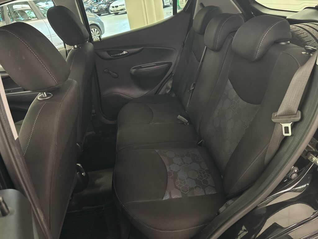 Opel Karl 2018 Musta