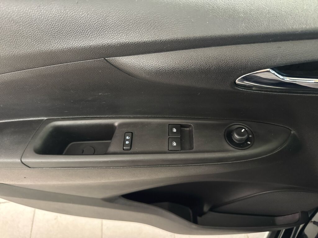 Opel Karl 2018 Musta