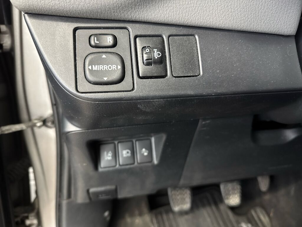 Toyota Yaris 2017 Harmaa