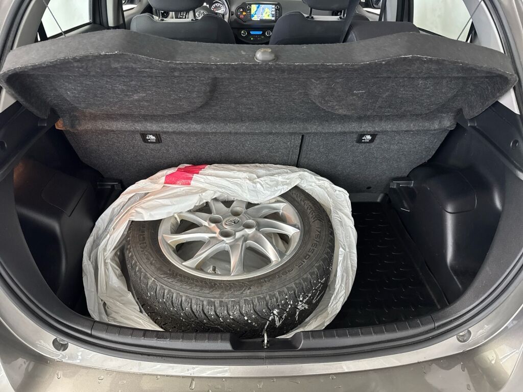 Toyota Yaris 2017 Harmaa