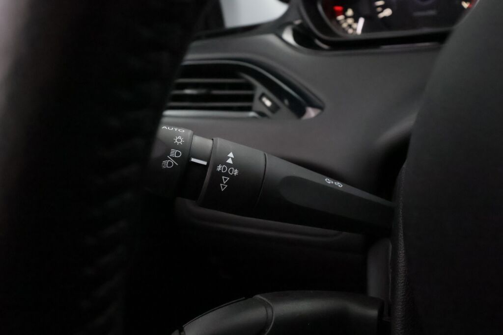 Peugeot 208 2018 Harmaa