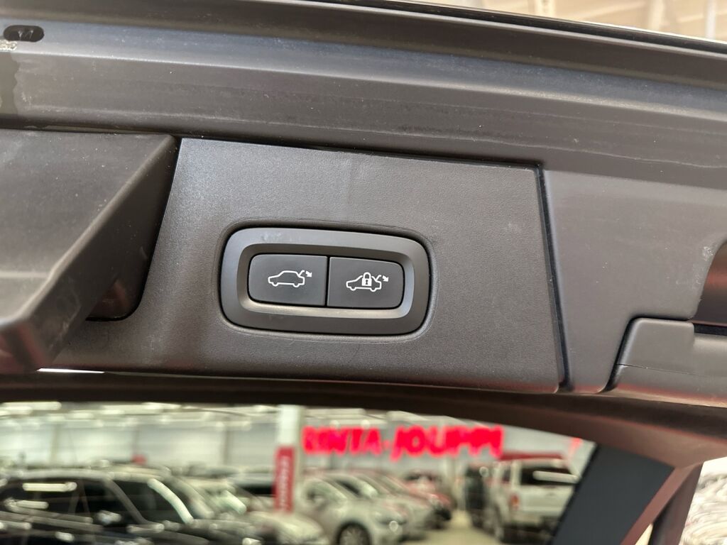 Volvo V90 2018 Musta