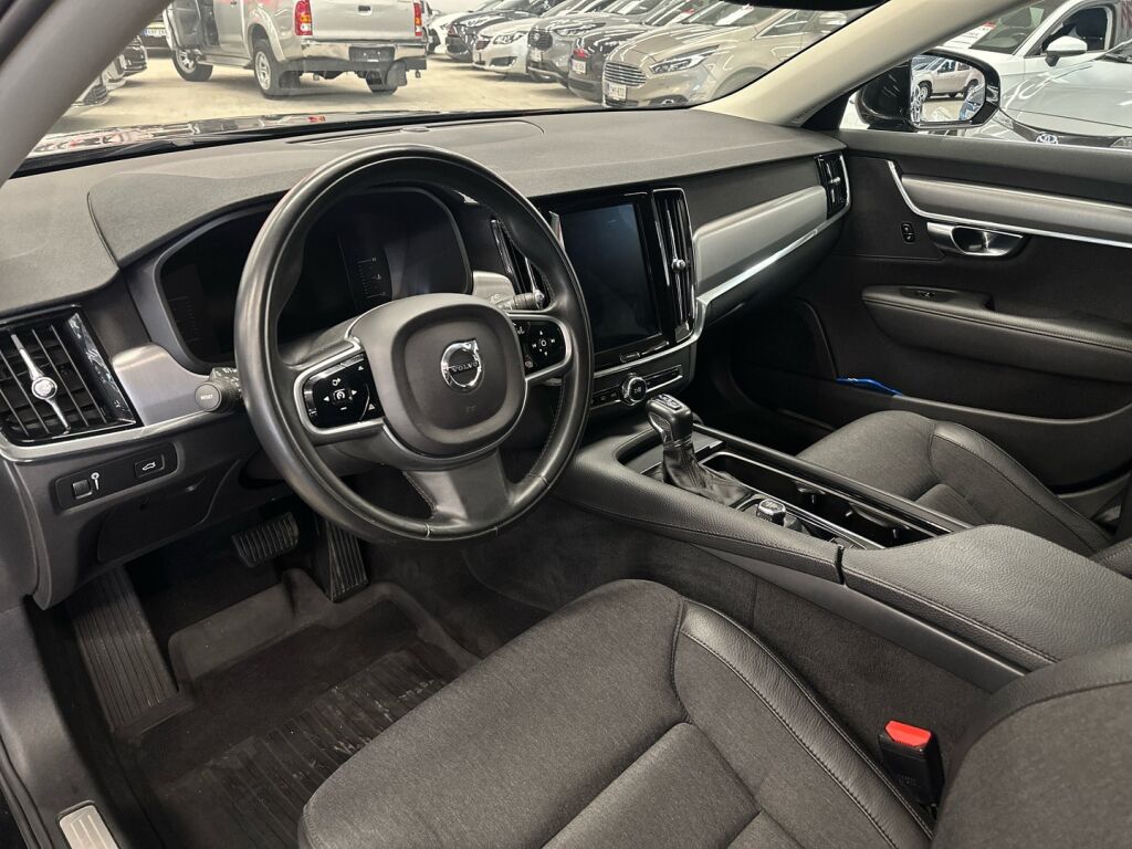 Volvo V90 2018 Musta