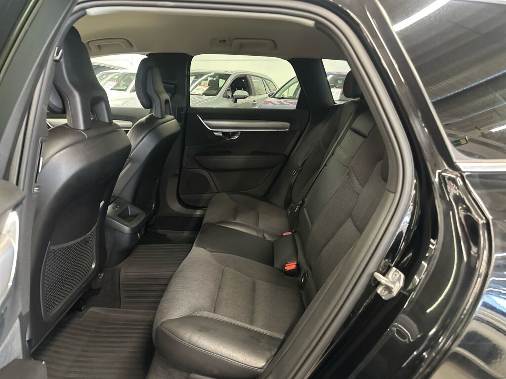 Volvo V90 2018 Musta