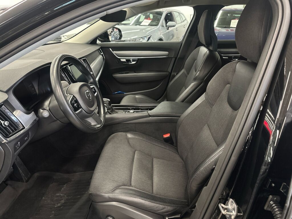 Volvo V90 2018 Musta