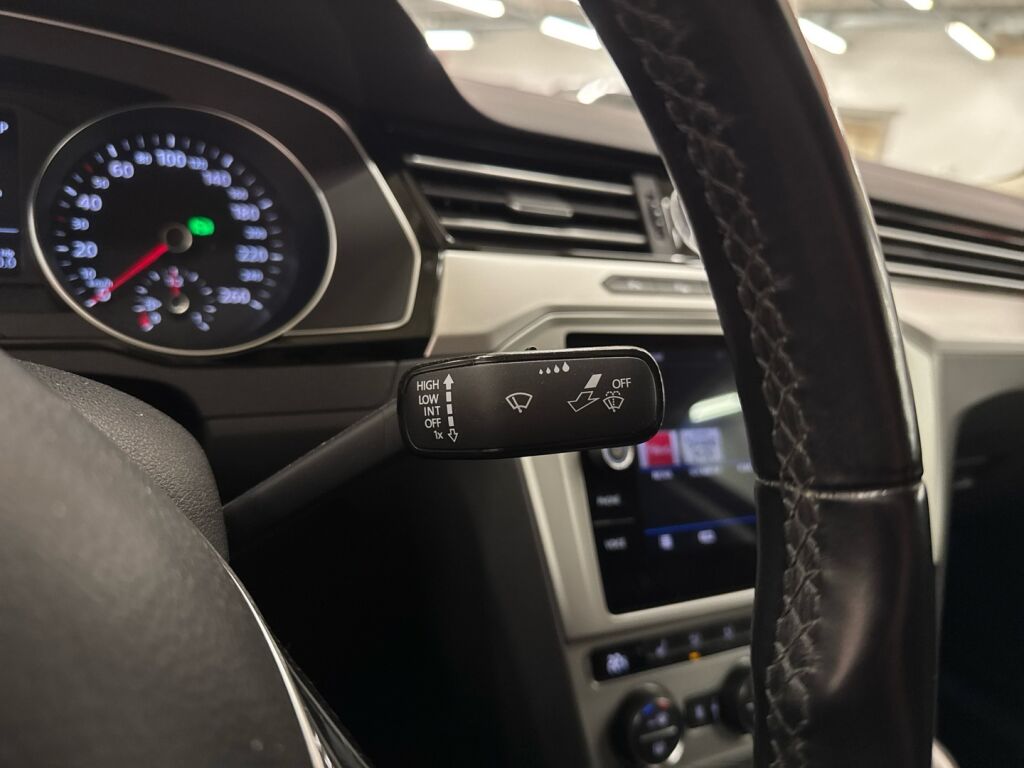 Volkswagen Passat 2018 Musta