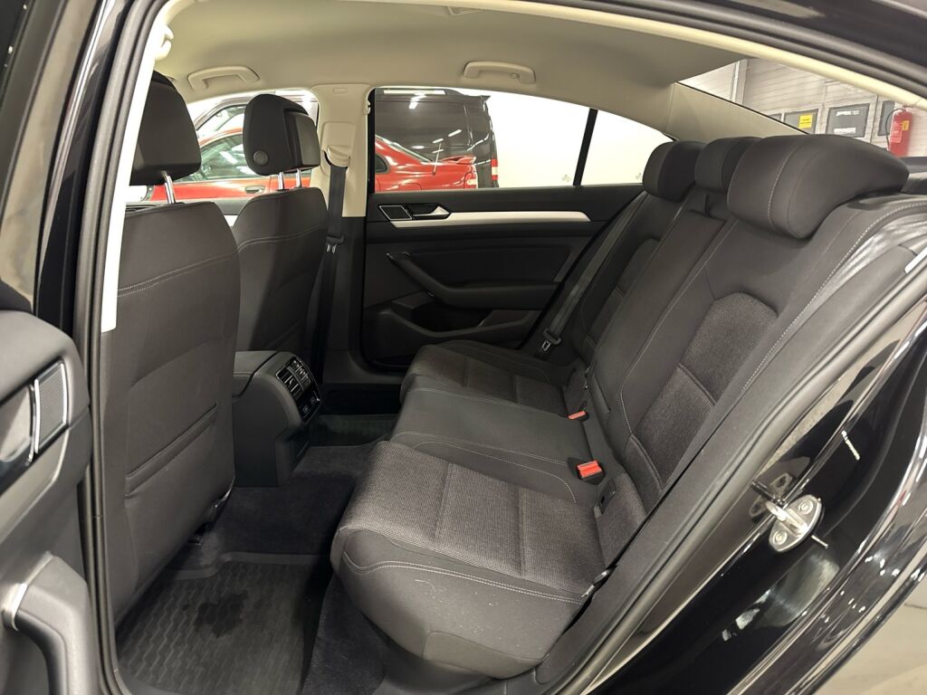 Volkswagen Passat 2018 Musta