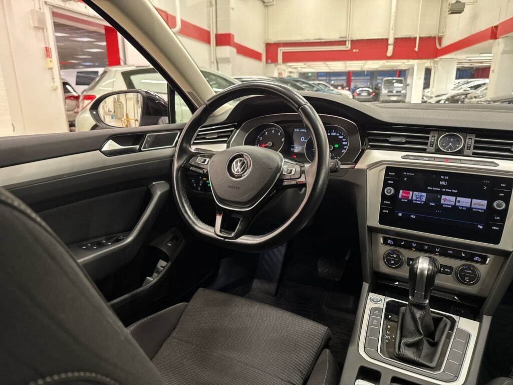 Volkswagen Passat 2018 Musta