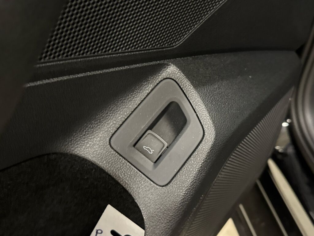 Volkswagen Passat 2018 Musta