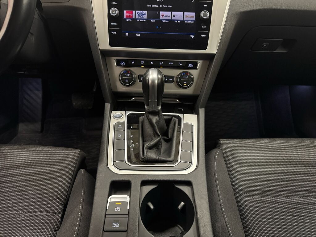 Volkswagen Passat 2018 Musta