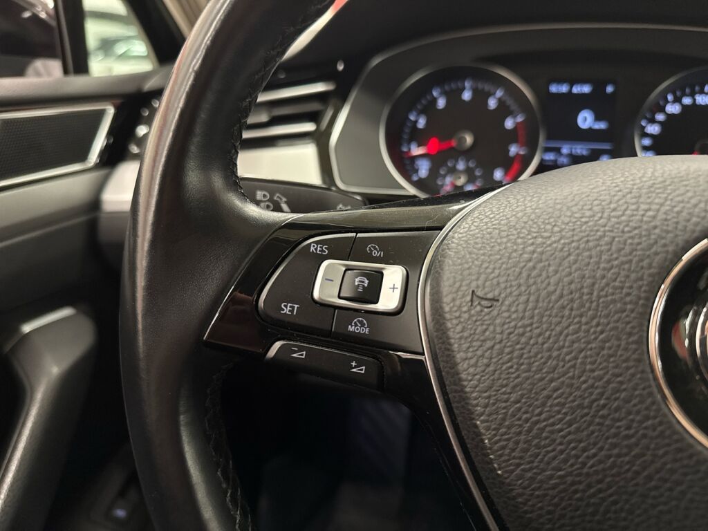 Volkswagen Passat 2018 Musta