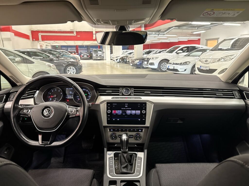 Volkswagen Passat 2018 Musta
