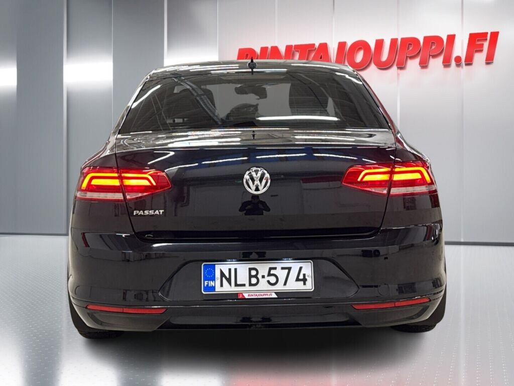 Volkswagen Passat 2018 Musta