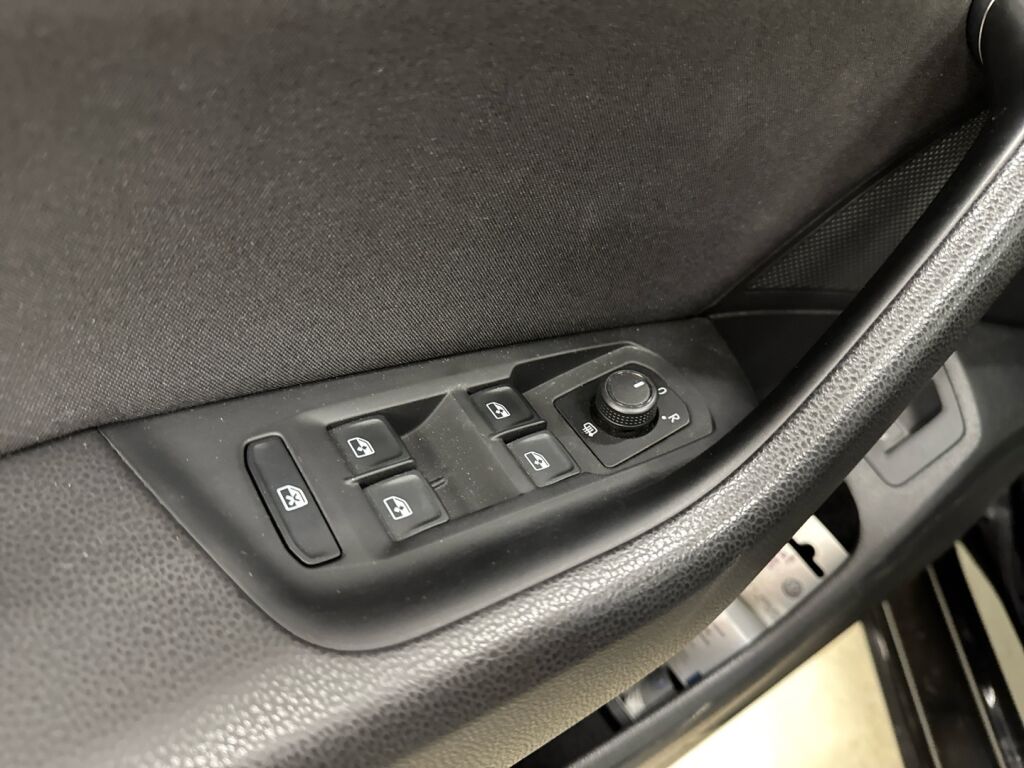 Volkswagen Passat 2018 Musta