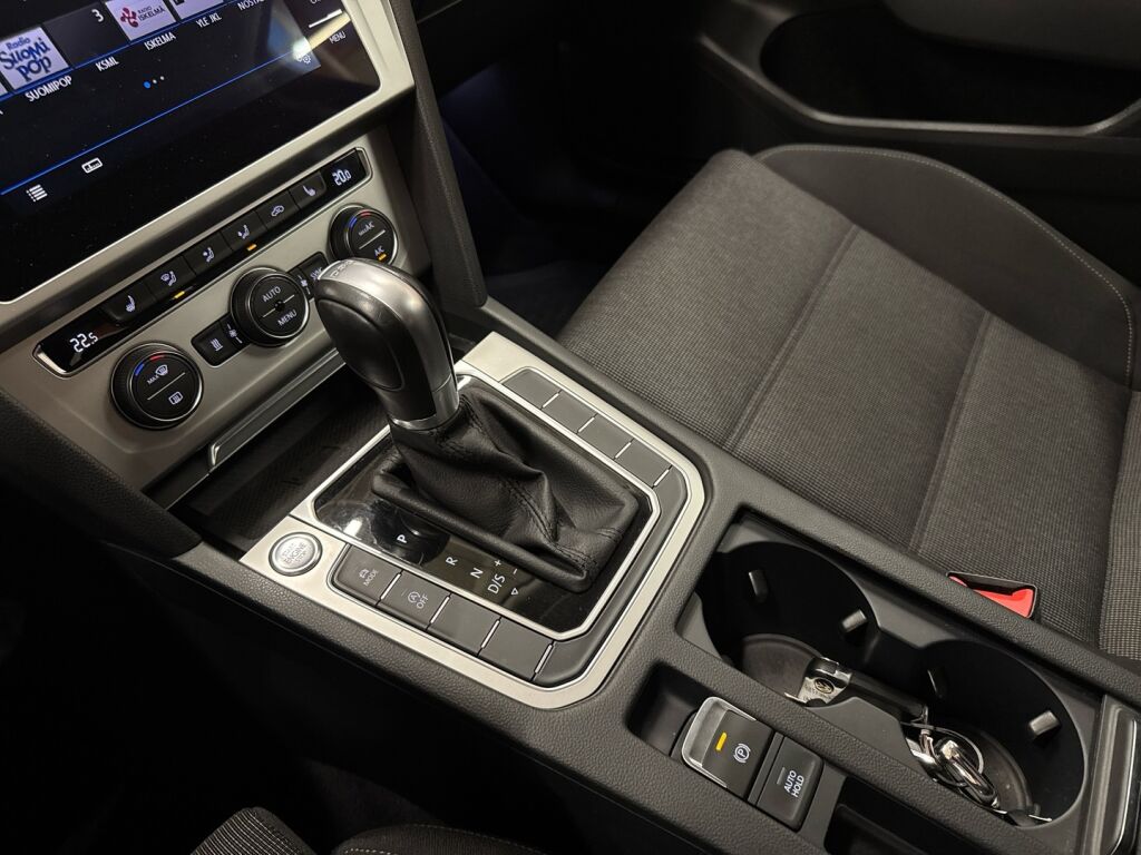 Volkswagen Passat 2018 Musta