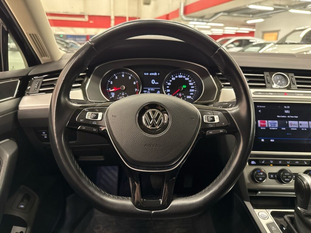 Volkswagen Passat 2018 Musta