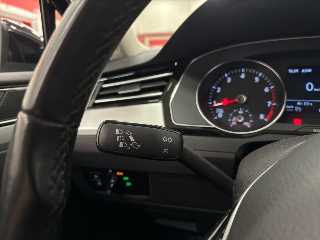 Volkswagen Passat 2018 Musta