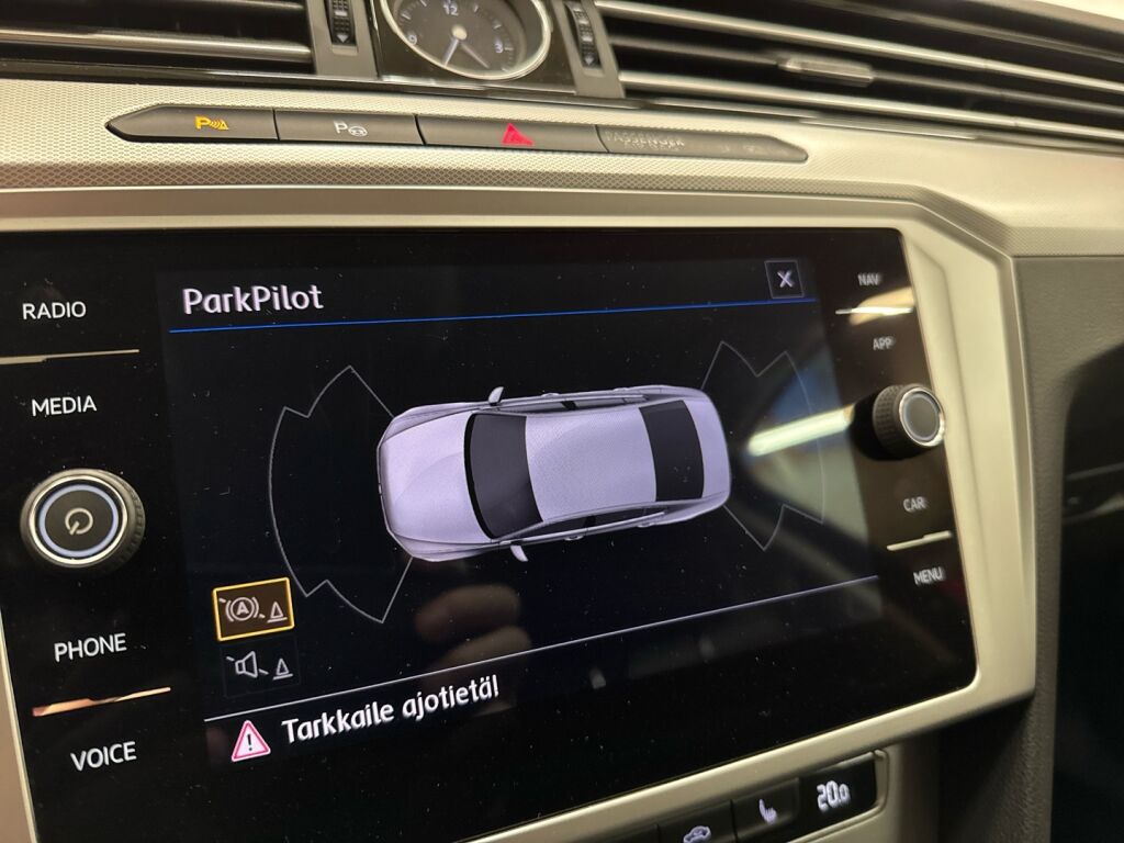 Volkswagen Passat 2018 Musta