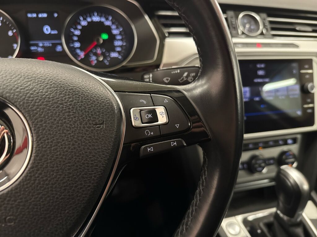 Volkswagen Passat 2018 Musta