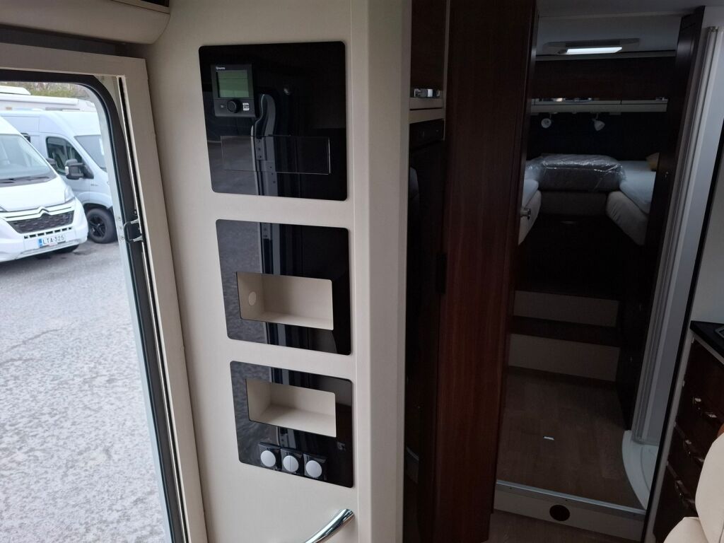 Adria Coral 670 SL Platinum 2018 Harmaa