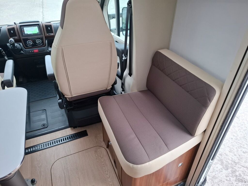 Adria Coral 670 SL Platinum 2018 Harmaa