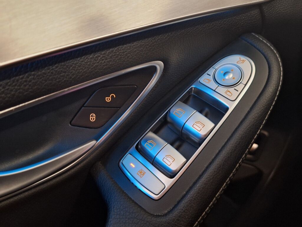 Mercedes-Benz C 2017 Sininen