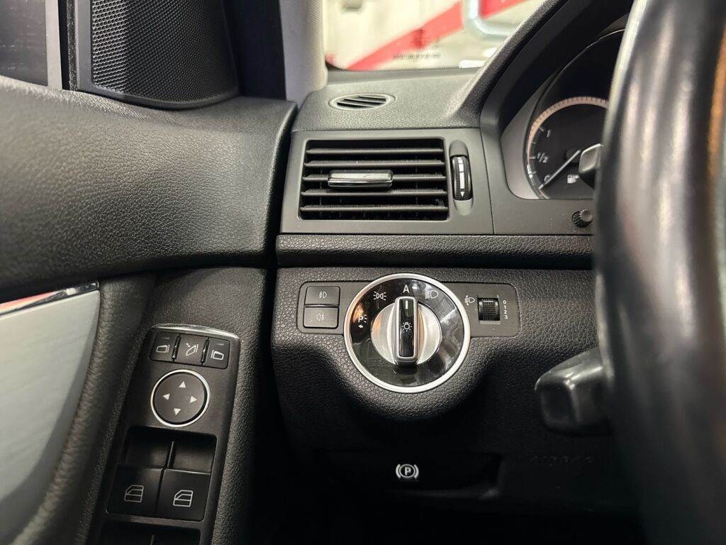 Mercedes-Benz C 2010 Harmaa