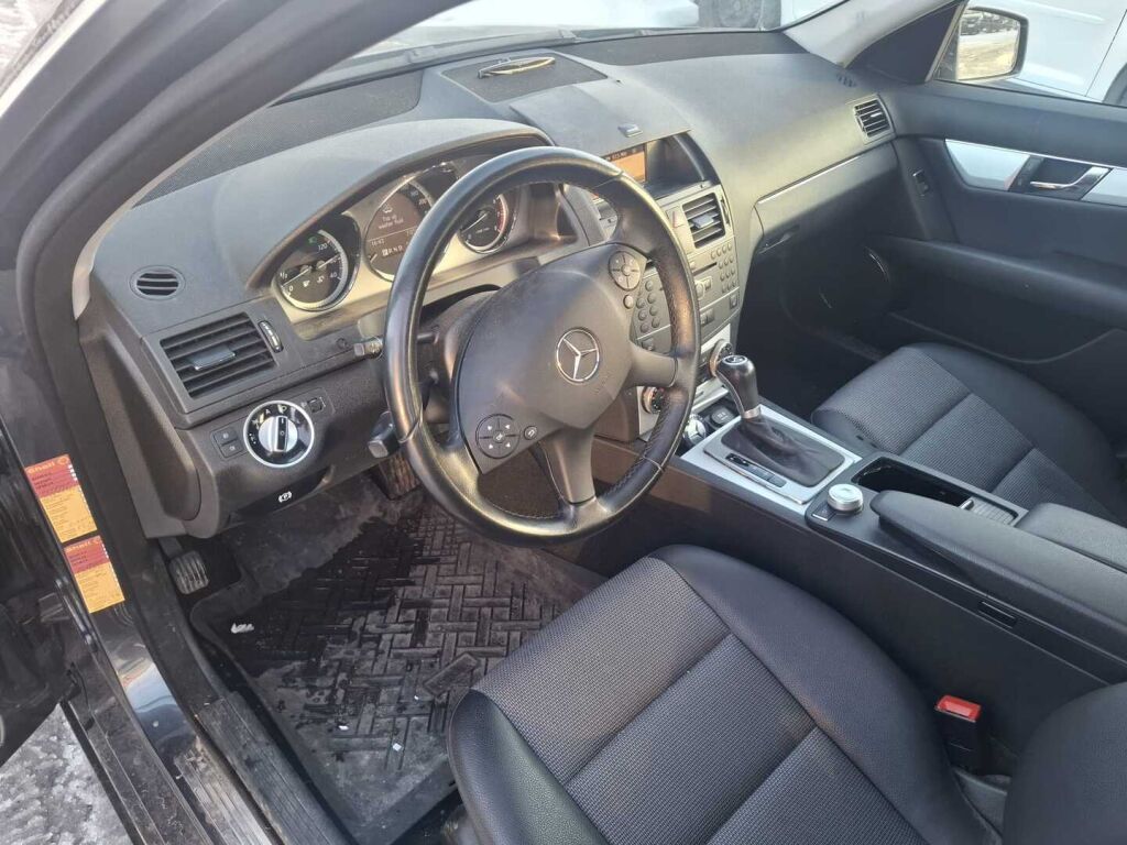 Mercedes-Benz C 2010 Harmaa