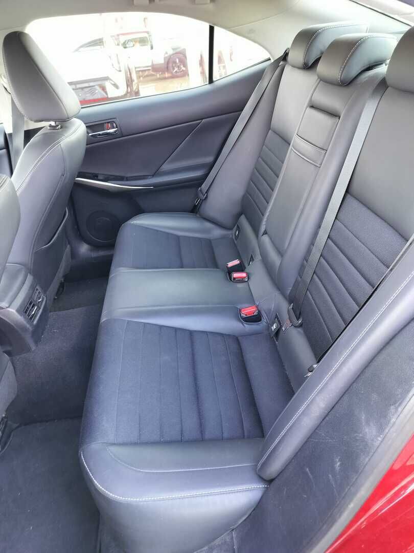 Lexus IS 2014 Punainen