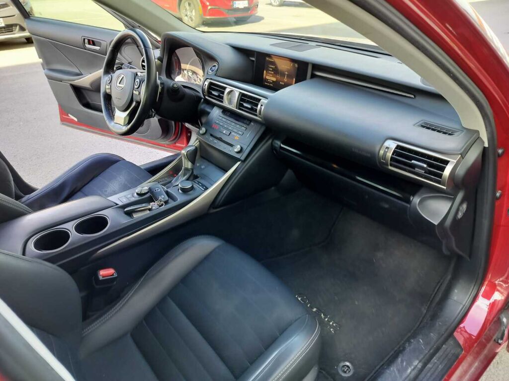 Lexus IS 2014 Punainen
