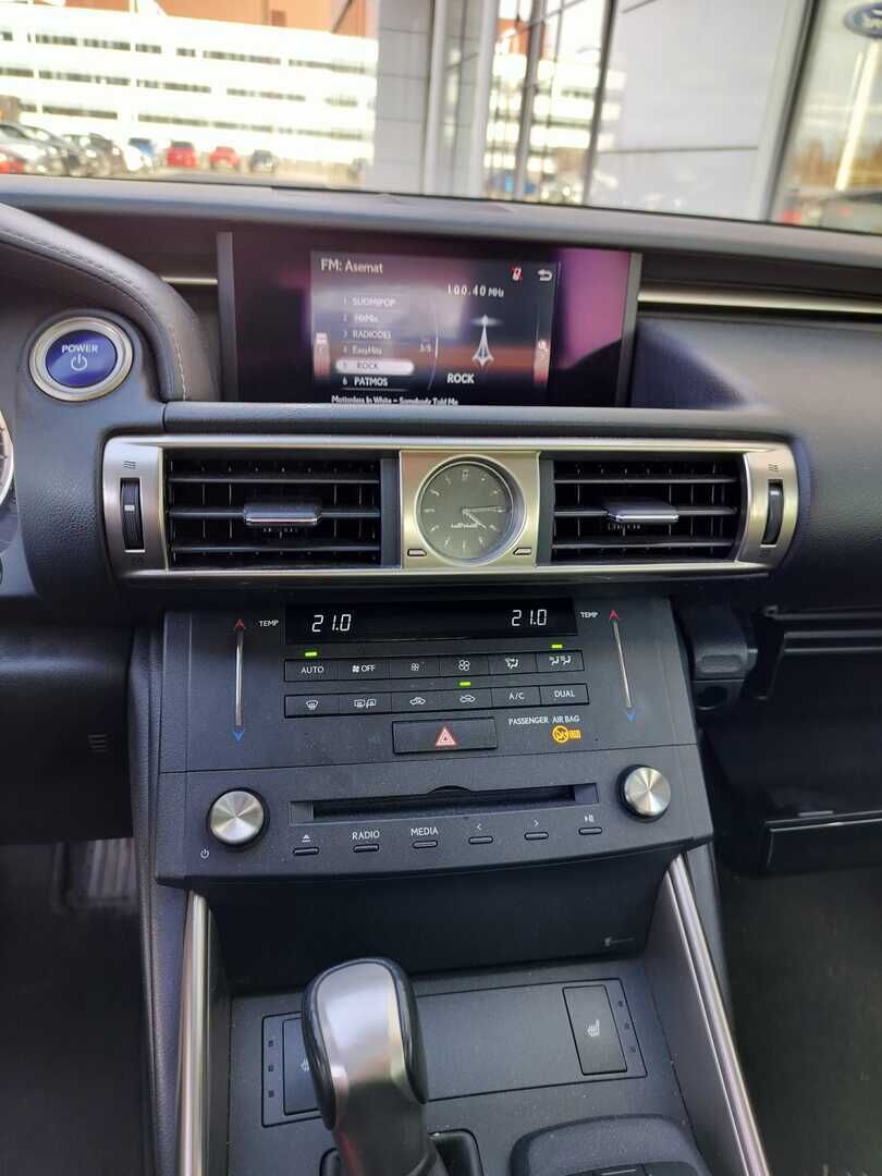 Lexus IS 2014 Punainen