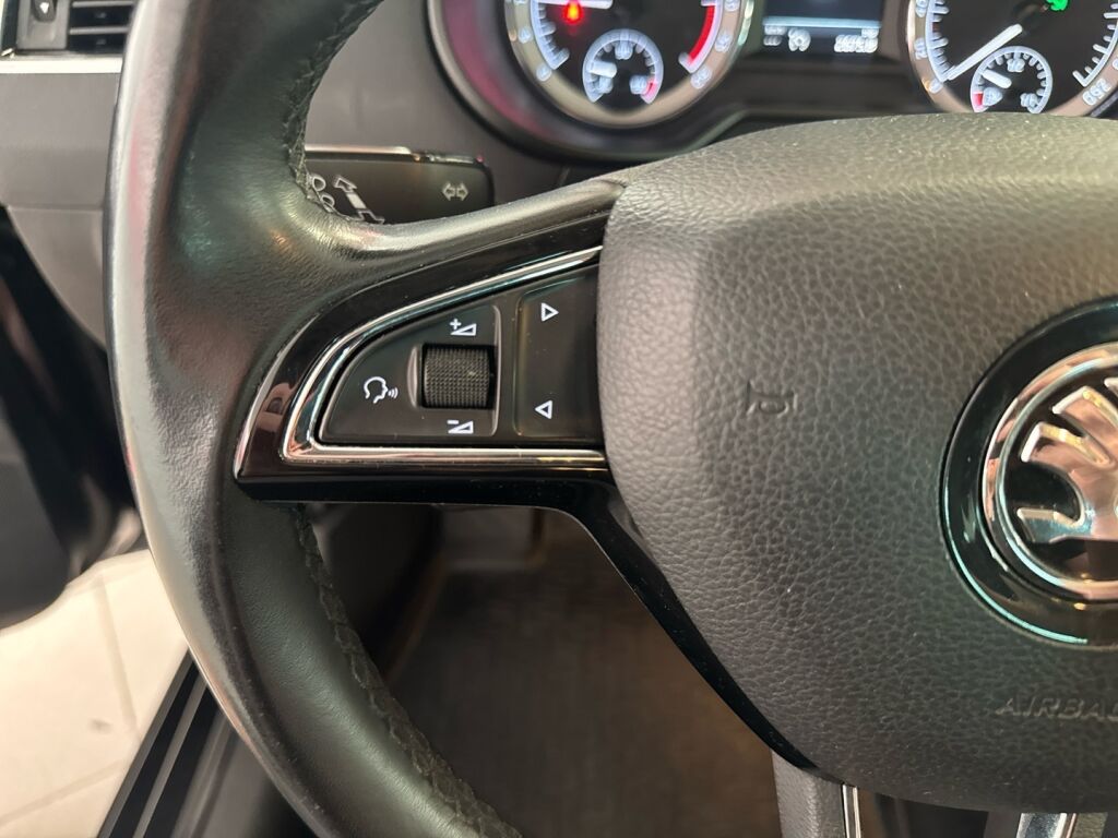 Skoda Octavia 2018 Musta