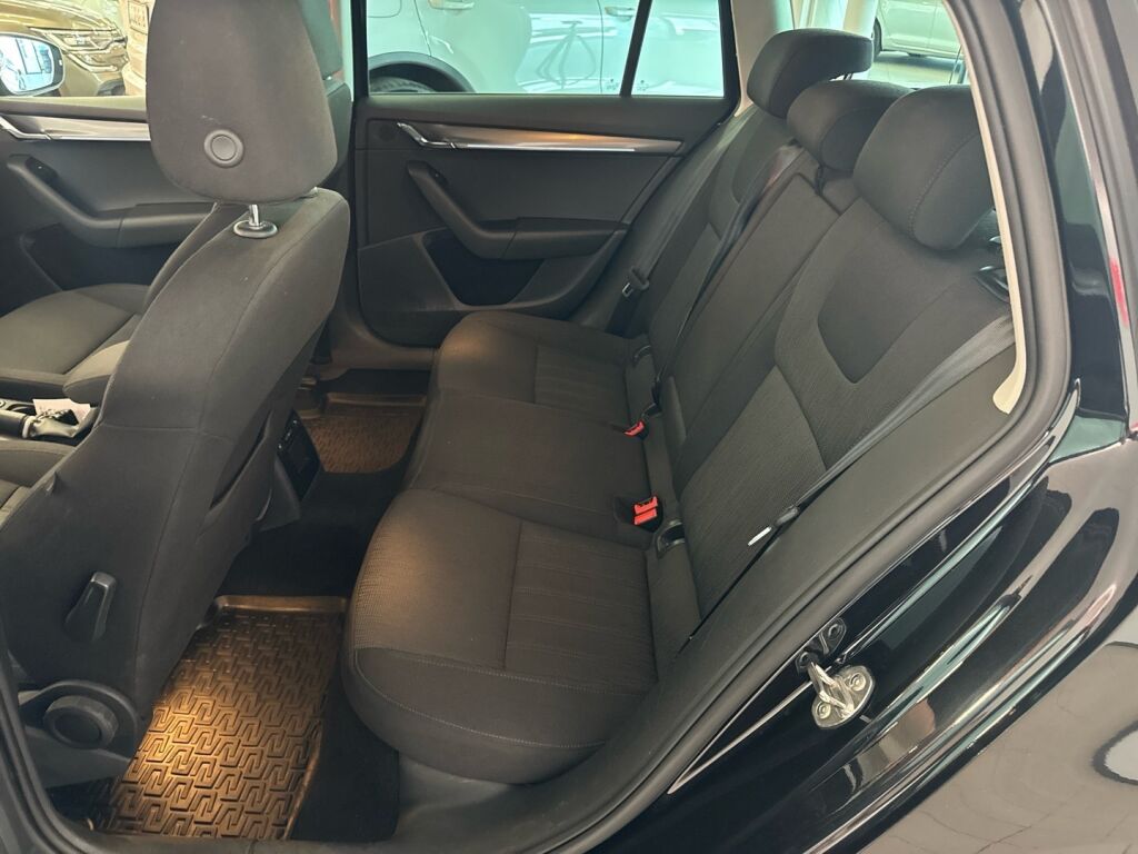 Skoda Octavia 2018 Musta