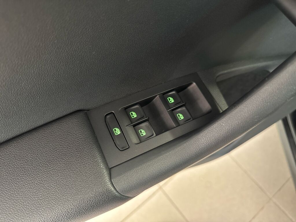 Skoda Octavia 2018 Musta