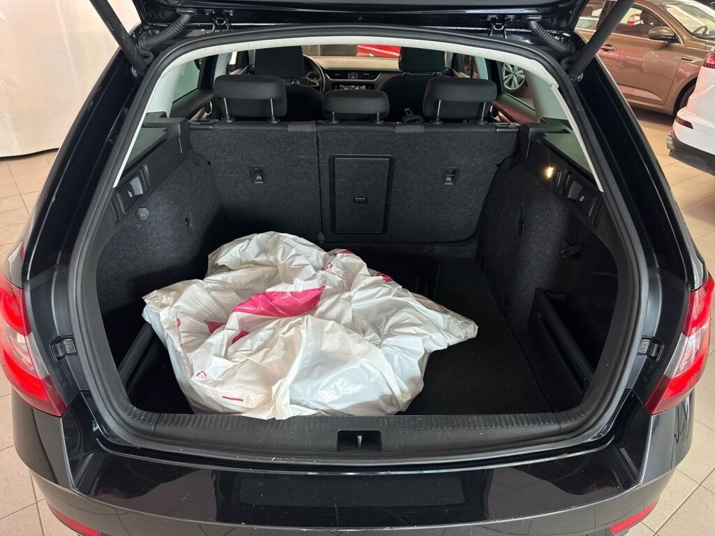 Skoda Octavia 2018 Musta