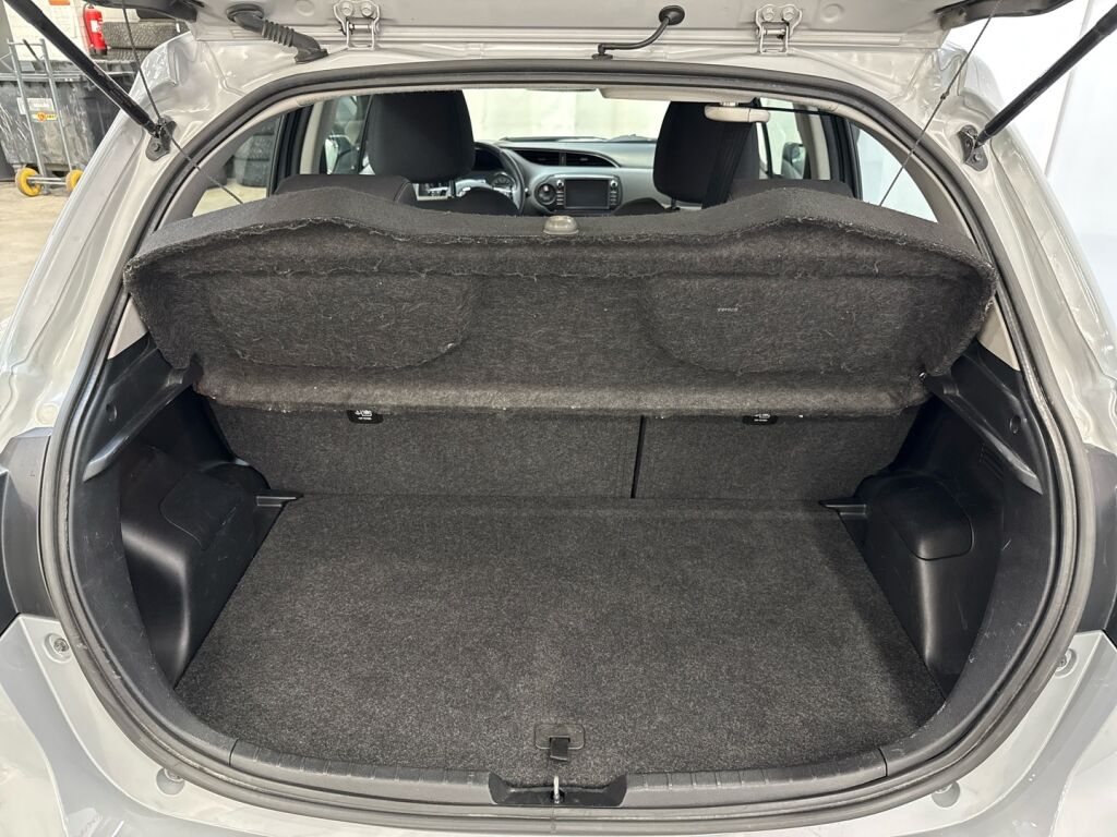 Toyota Yaris 2018 Harmaa
