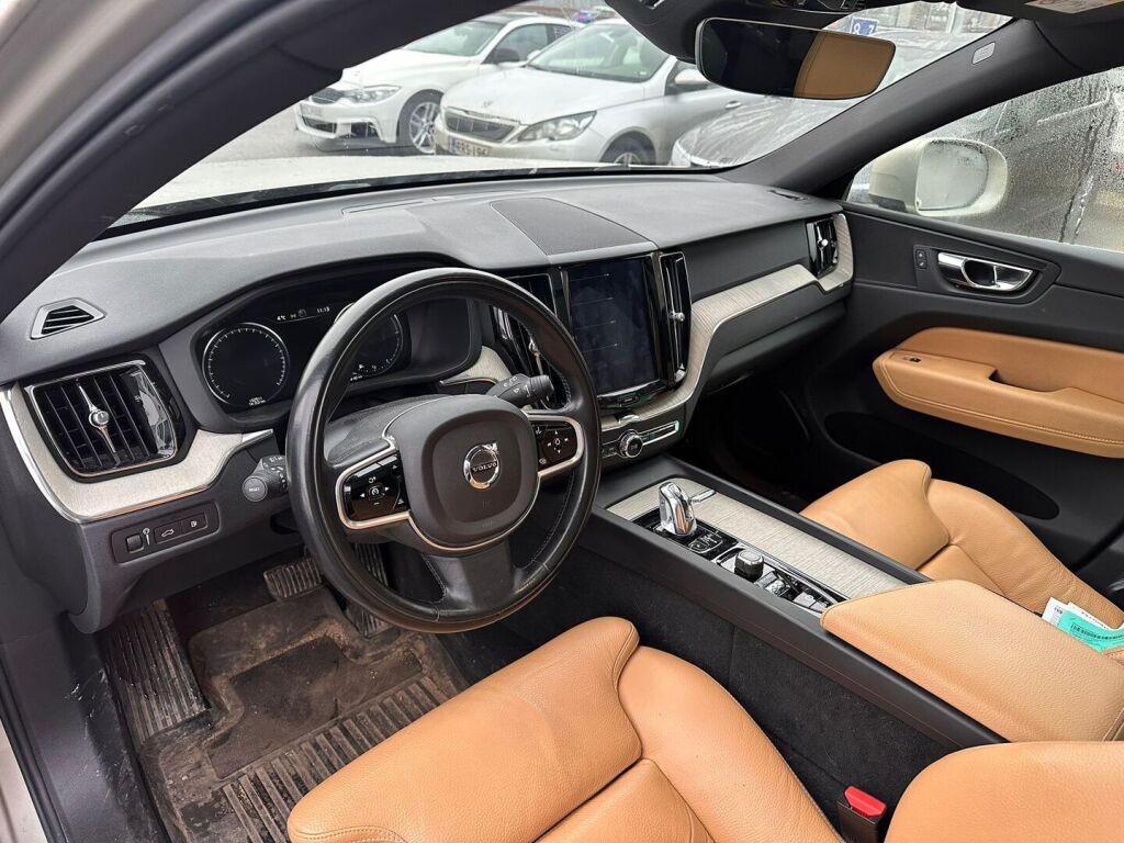 Volvo XC60 2018 Ruskea (beige)