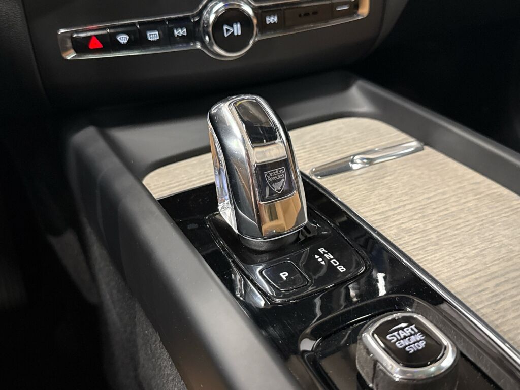 Volvo XC60 2018 Ruskea (beige)