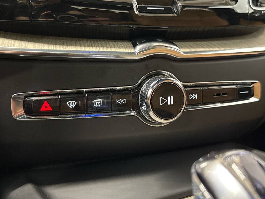 Volvo XC60 2018 Ruskea (beige)