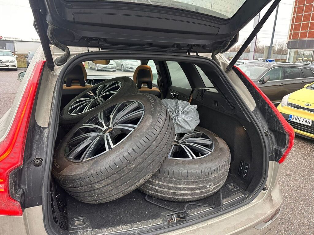 Volvo XC60 2018 Ruskea (beige)