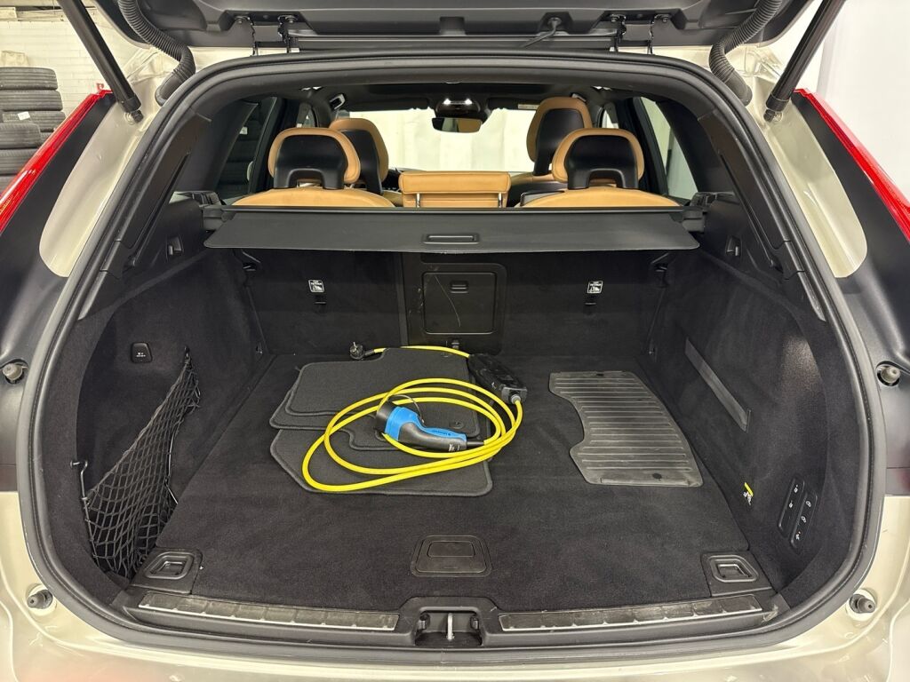 Volvo XC60 2018 Ruskea (beige)