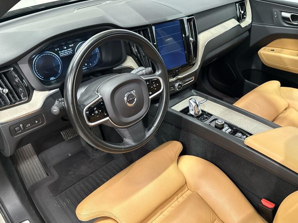 Volvo XC60 2018 Ruskea (beige)