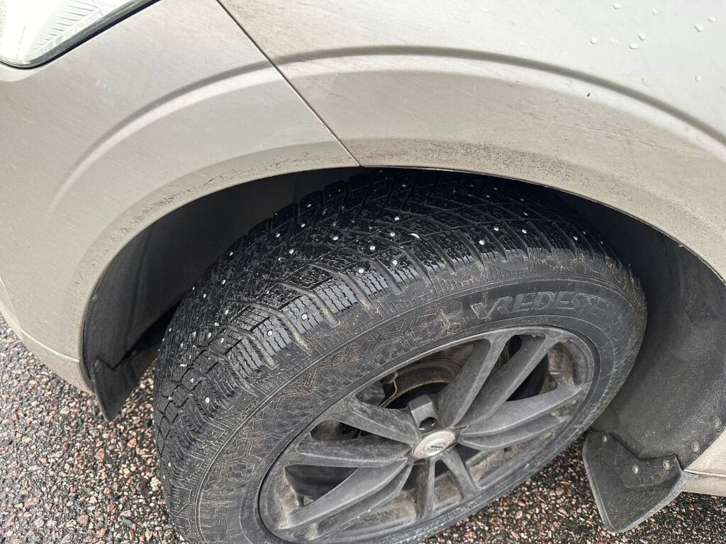 Volvo XC60 2018 Ruskea (beige)