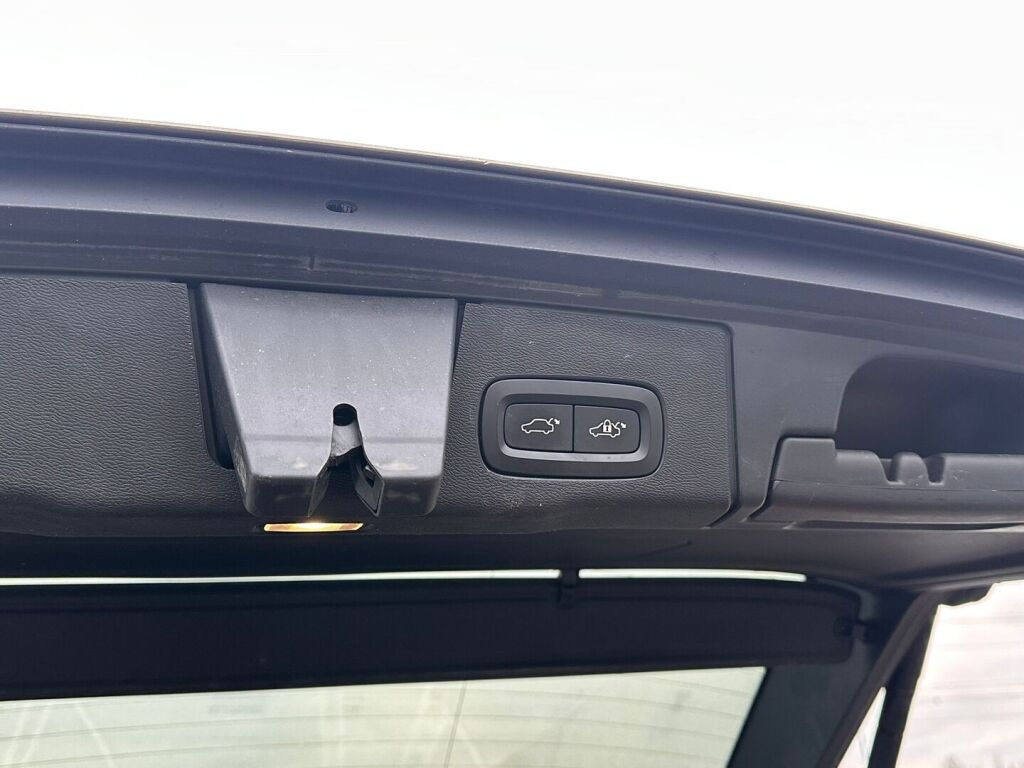 Volvo XC60 2018 Ruskea (beige)