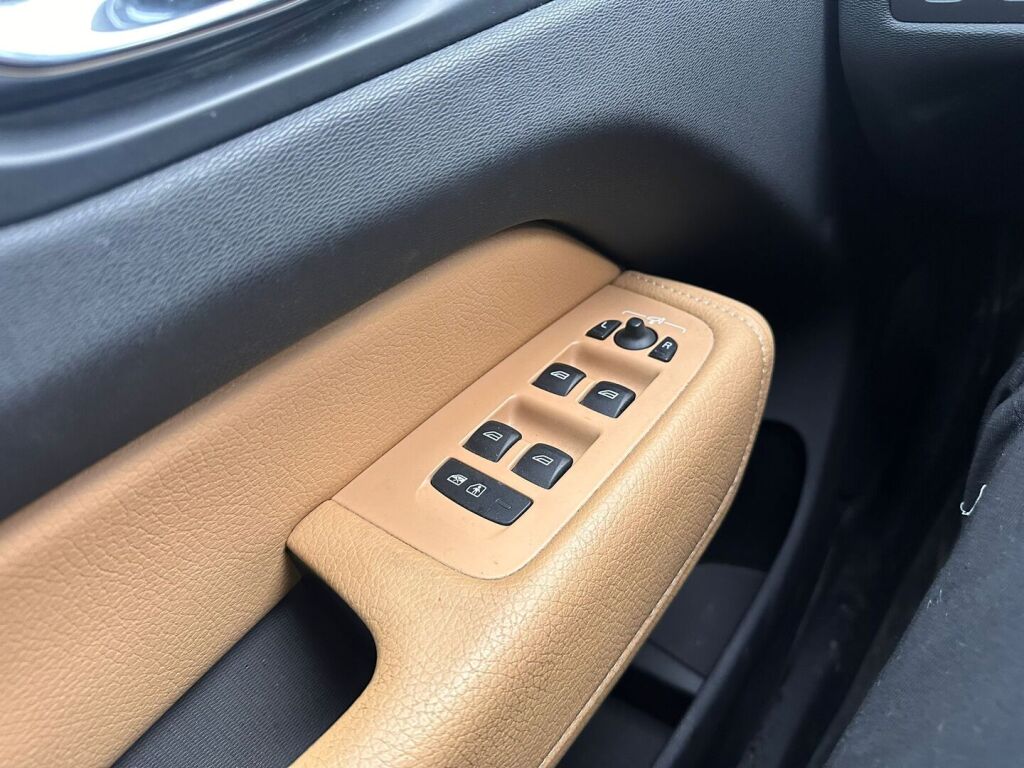 Volvo XC60 2018 Ruskea (beige)