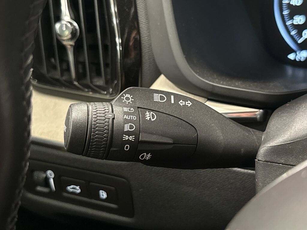 Volvo XC60 2018 Ruskea (beige)